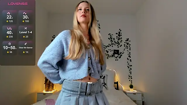 Snapshot of EllyMartinez chatting on 02.18.26 EllyMartinez online show from 02.18.26