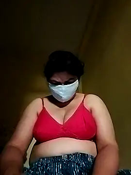Snapshot of kumkum05 chatting on 04.19.26 kumkum05 online show from 04.19.26