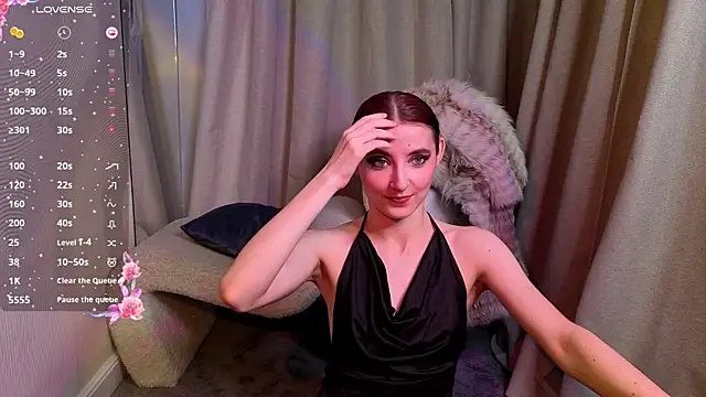 NicoleLuxe online show from 04.02.26