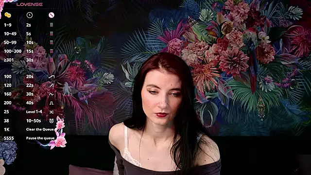 Snapshot of NicoleLuxe chatting on 04.24.26 NicoleLuxe online show from 04.24.26