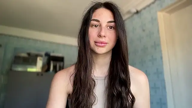 Snapshot of LiluMartiznir chatting on 06.18.26 LiluMartiznir online show from 06.18.26