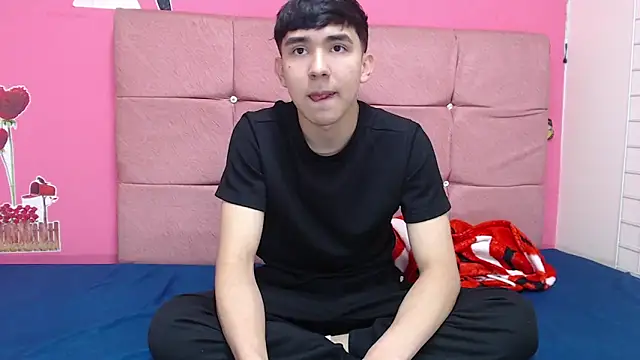 Snapshot of massimoferrera303av chatting on 02.16.26 massimoferrera303av online show from 02.16.26