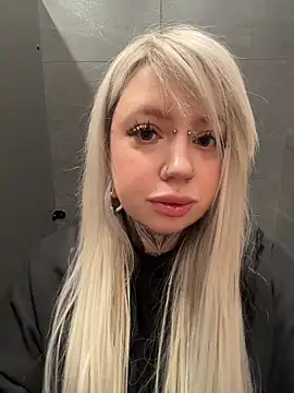 Snapshot of Chiibi chatting on 02.13.26 Chiibi online show from 02.13.26