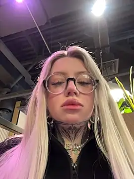 Snapshot of Chiibi chatting on 02.14.26 Chiibi online show from 02.14.26