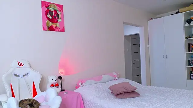 peachiee  online show from 03.16.26