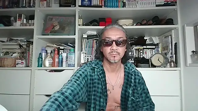 Snapshot of MtaS1 chatting on 04.18.26 MtaS1 online show from 04.18.26
