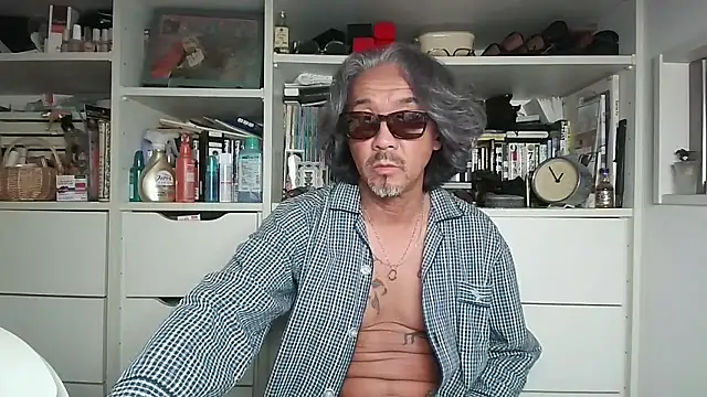 Snapshot of MtaS1 chatting on 05.23.26 MtaS1 online show from 05.23.26