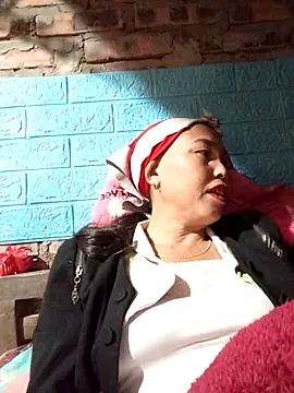 Snapshot of lena-cute chatting on 02.13.26 lena-cute online show from 02.13.26