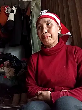 Snapshot of lena-cute chatting on 02.15.26 lena-cute online show from 02.15.26