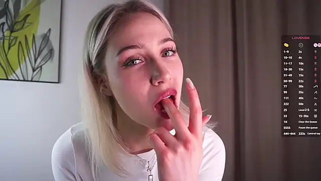 Snapshot of Nianelo chatting on 02.14.26 Nianelo online show from 02.14.26