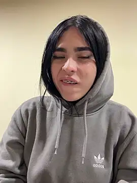 Sara Fernandez  online show from 03.06.26