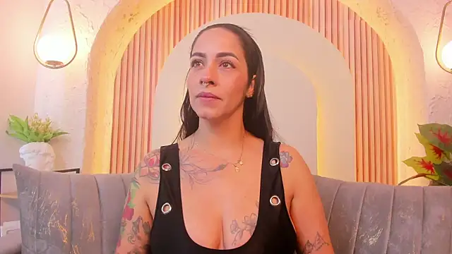 Snapshot of violet_scott_ chatting on 02.27.26 violet scott online show from 02.27.26