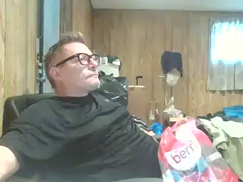 Snapshot of melvinsnow chatting on 03.01.25 melvinsnow online show from 03.01.25