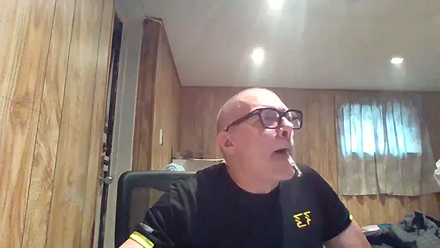 Snapshot of melvinsnow chatting on 10.22.25 melvinsnow online show from 10.22.25