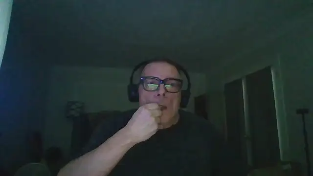 Snapshot of melvinsnow chatting on 05.19.26 melvinsnow online show from 05.19.26