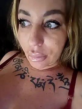 Snapshot of MiaMooly chatting on 02.04.26 MiaMooly online show from 02.04.26