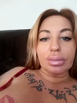 Snapshot of MiaMooly chatting on 02.11.26 MiaMooly online show from 02.11.26