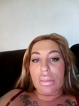 Snapshot of MiaMooly chatting on 02.22.26 MiaMooly online show from 02.22.26