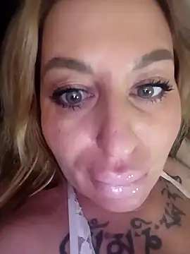 Snapshot of MiaMooly chatting on 02.24.26 MiaMooly online show from 02.24.26