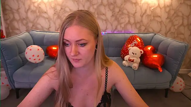 Snapshot of DramaQuenns chatting on 02.15.26 DramaQuenns online show from 02.15.26