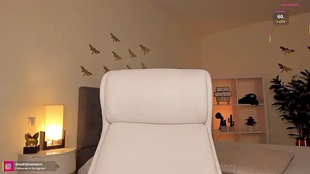 missvancouver online show from 03.04.26