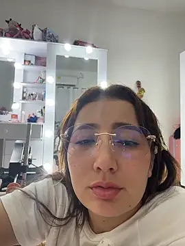 Snapshot of Arya___ chatting on 02.04.26 Arya online show from 02.04.26