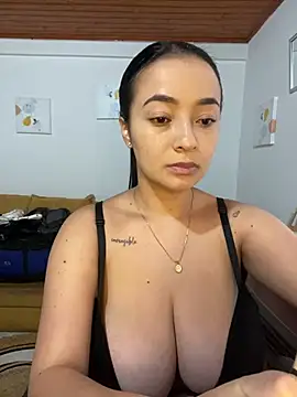 Snapshot of JulietaRiios chatting on 04.18.26 JulietaRiios online show from 04.18.26