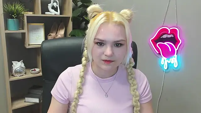 Snapshot of SweetLilyxo chatting on 03.20.26 SweetLilyxo online show from 03.20.26