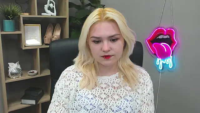 Snapshot of SweetLilyxo chatting on 03.22.26 SweetLilyxo online show from 03.22.26