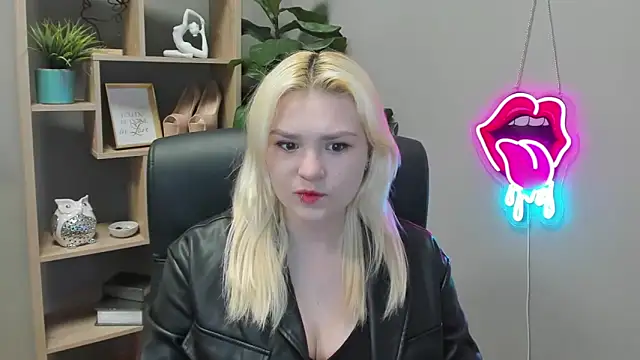 Snapshot of SweetLilyxo chatting on 04.07.26 SweetLilyxo online show from 04.07.26