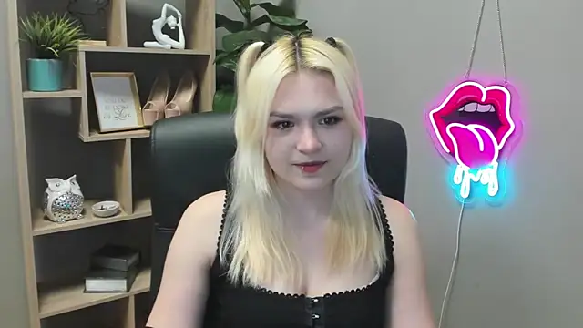 Snapshot of SweetLilyxo chatting on 04.09.26 SweetLilyxo online show from 04.09.26