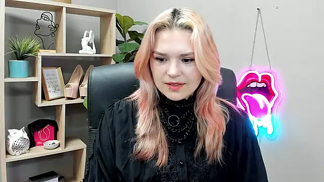 Snapshot of SweetLilyxo chatting on 07.06.26 SweetLilyxo online show from 07.06.26