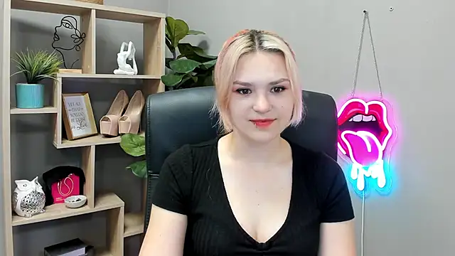 Snapshot of SweetLilyxo chatting on 07.13.26 SweetLilyxo online show from 07.13.26