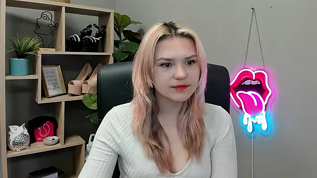 Snapshot of SweetLilyxo chatting on 07.14.26 SweetLilyxo online show from 07.14.26