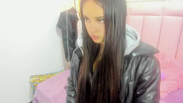 Snapshot of Raven_love chatting on 04.27.26 Raven love online show from 04.27.26