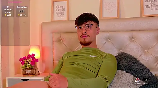 Snapshot of Aiden_Gray chatting on 03.04.26 Aiden Gray online show from 03.04.26