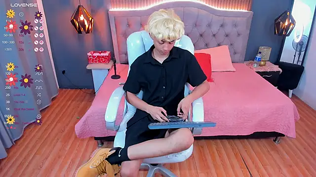 Snapshot of Noa_03 chatting on 03.06.26 Noa 03 online show from 03.06.26