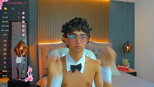 Snapshot of Noa_03 chatting on 04.06.26 Noa 03 online show from 04.06.26