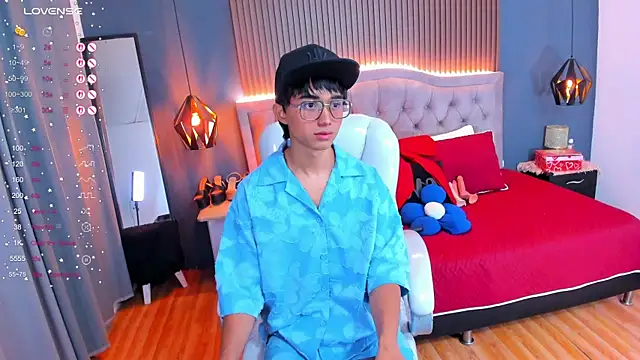 Snapshot of Noa_03 chatting on 04.16.26 Noa 03 online show from 04.16.26