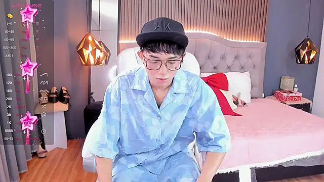 Snapshot of Noa_03 chatting on 05.27.26 Noa 03 online show from 05.27.26