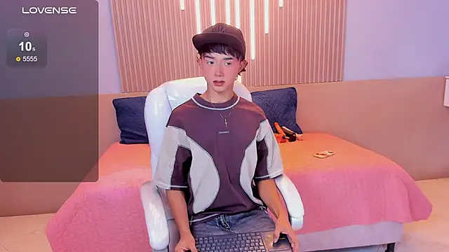 Snapshot of Noa_03 chatting on 05.30.26 Noa 03 online show from 05.30.26