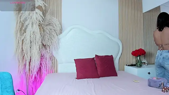 Snapshot of rebeca_taylor chatting on 02.06.26 rebeca taylor online show from 02.06.26