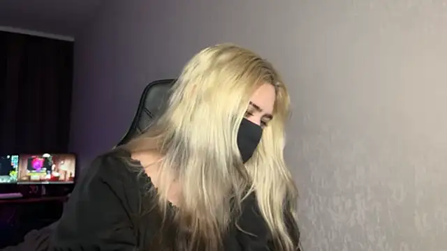 Snapshot of UnaXyling chatting on 02.08.26 UnaXyling online show from 02.08.26