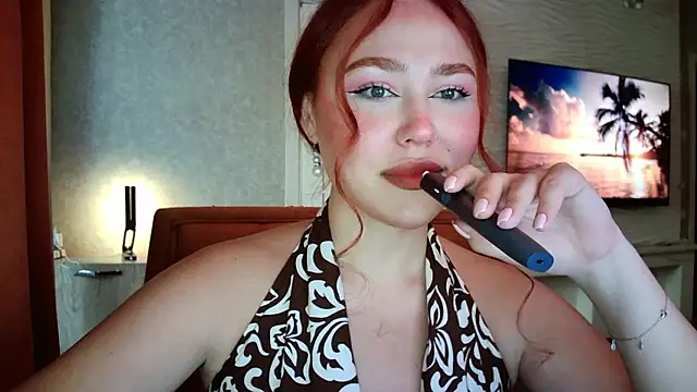 Snapshot of LolaaMint_ chatting on 06.13.26 LolaaMint online show from 06.13.26