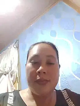 Snapshot of May_Bombs chatting on 04.25.26 May Bombs online show from 04.25.26