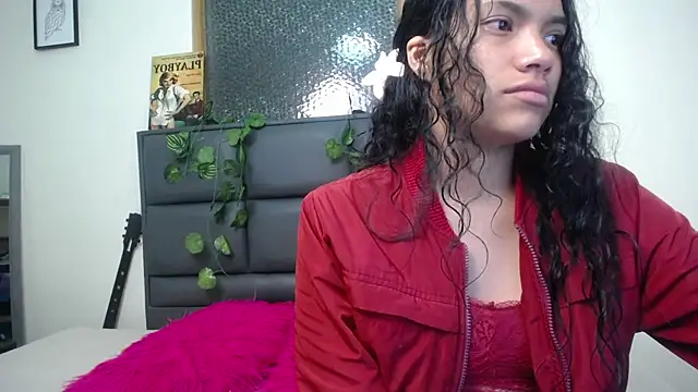 Snapshot of Julieta_Parker chatting on 04.28.26 Julieta Parker online show from 04.28.26