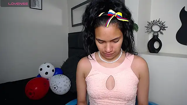Snapshot of Julieta_Parker chatting on 06.19.26 Julieta Parker online show from 06.19.26