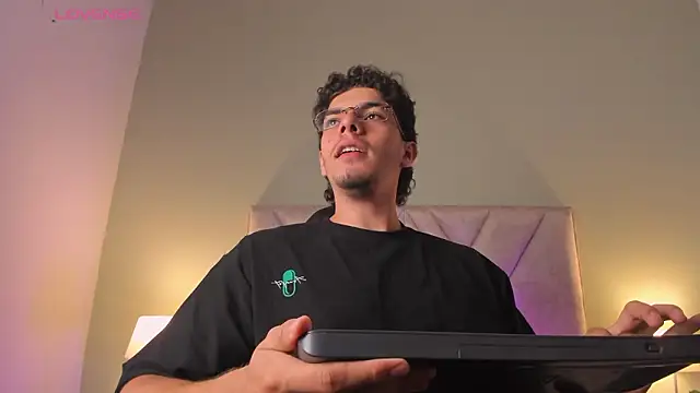 Snapshot of Axel_Creed chatting on 02.26.26 Axel Creed online show from 02.26.26