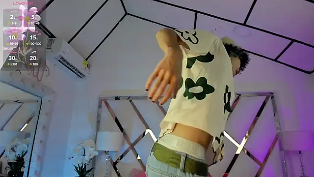Snapshot of thanier_18 chatting on 06.11.26 thanier 18 online show from 06.11.26
