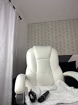 Mia rivers   online show from 02.20.26